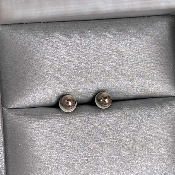 Macy’s Elegant Gold Stud Earrings - Picture 3 of 6